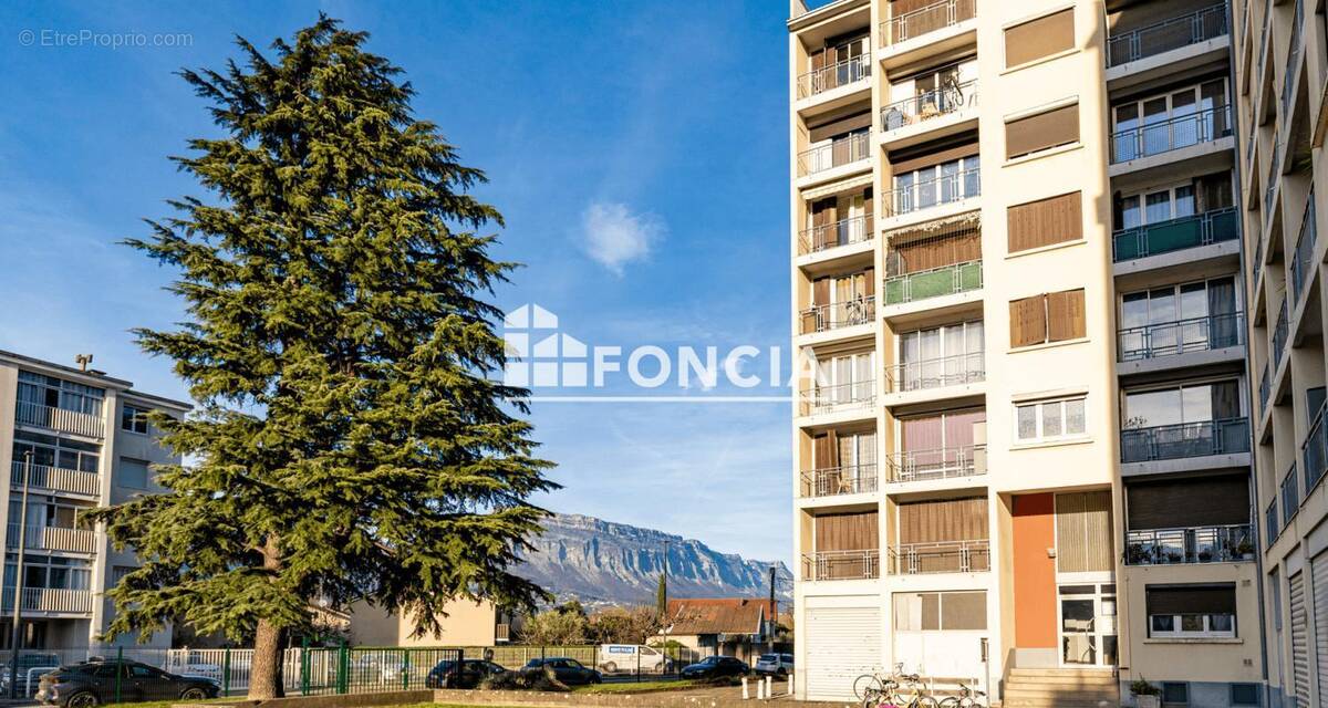 Appartement à SAINT-MARTIN-D'HERES