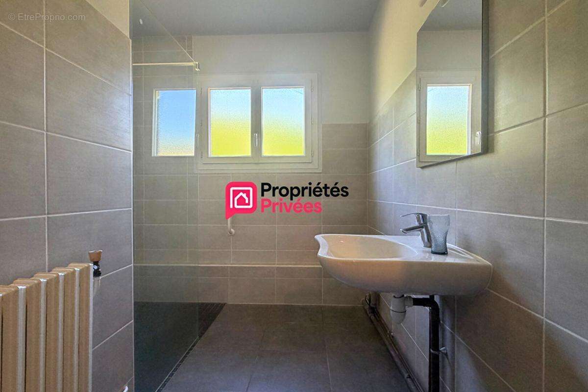 Maison 7 pièces de 140m² et  1748m² de terrain avec dépendances Manzat 63410 - photo 13