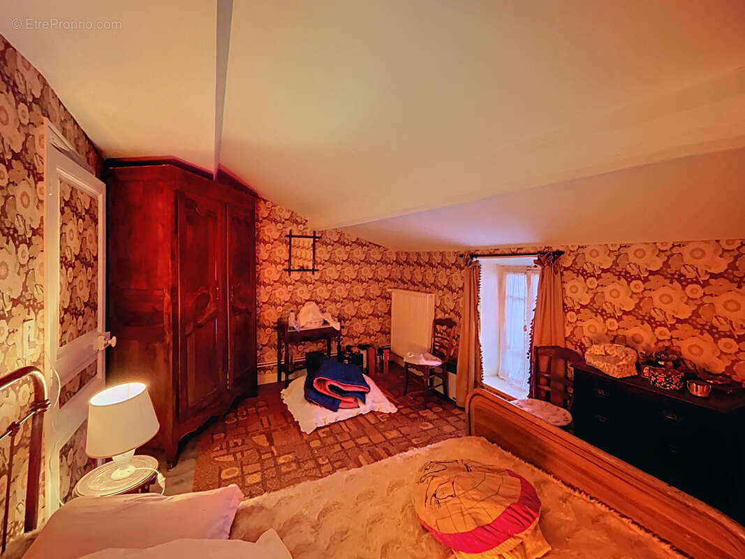 Maison à MONTAIGUT-LE-BLANC