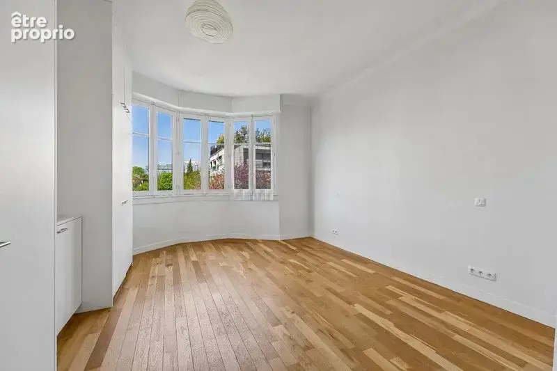 NEUILLY SAINT JAMES / LONGCHAMP: Élégant appartement familial de 158 m² sur jardin avec balcon - photo 13