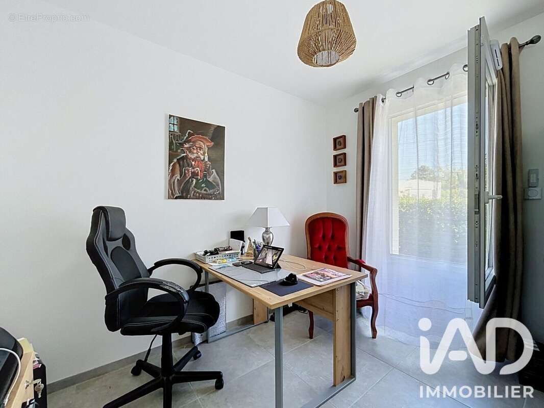 Maison 107 m² à Saint-Medard-De-Guizieres  - photo 9