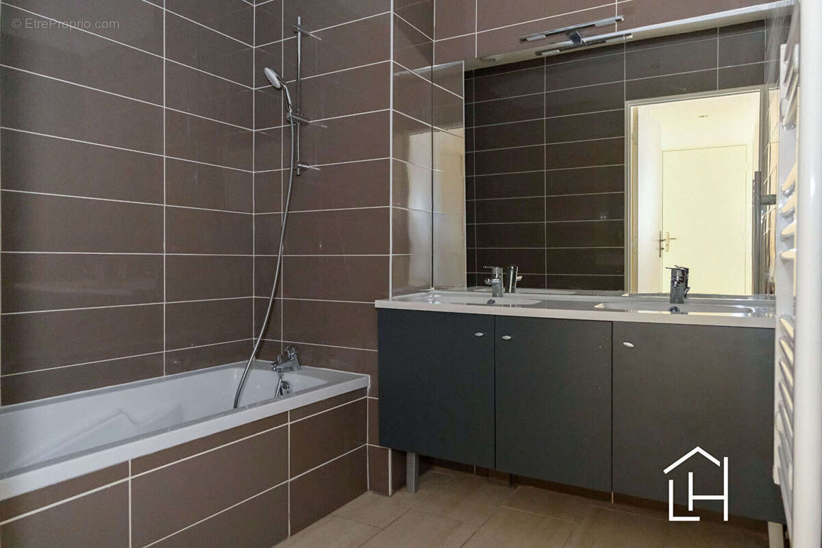 Appartement à CHARBONNIERES-LES-BAINS