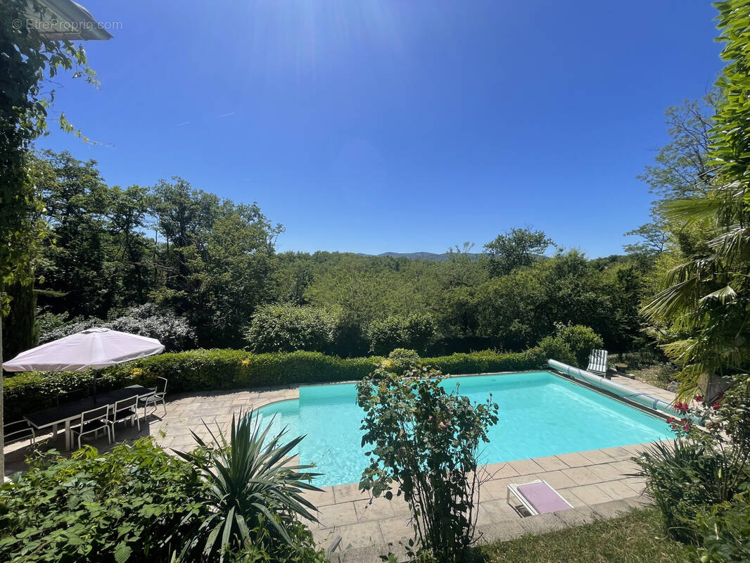 Maison à LA TOUR-DE-SALVAGNY