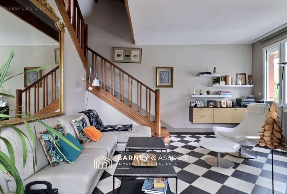 Maison à MONT-SAINT-AIGNAN