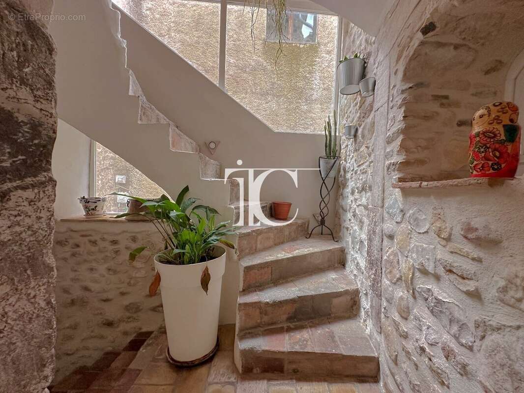 Maison à SAINT-VICTOR-DE-MALCAP