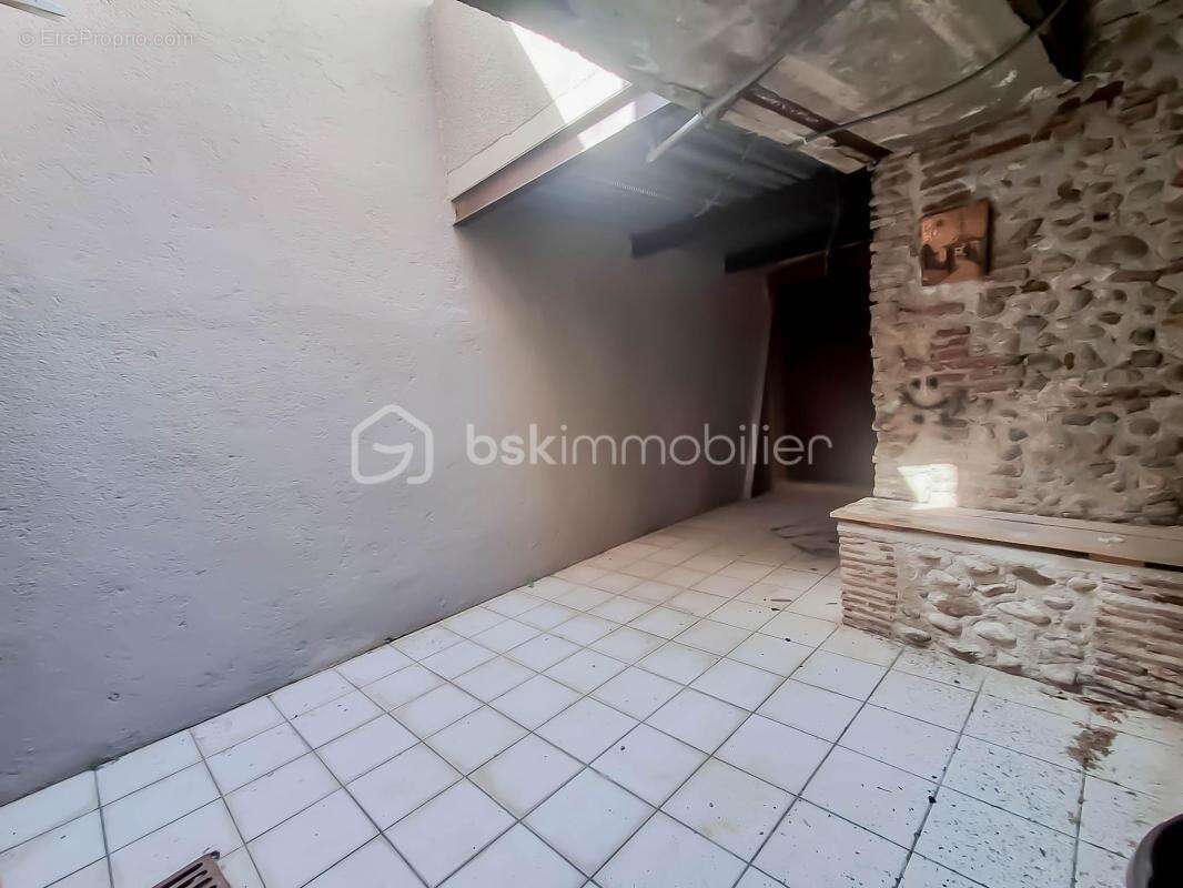 Maison à PEZILLA-LA-RIVIERE