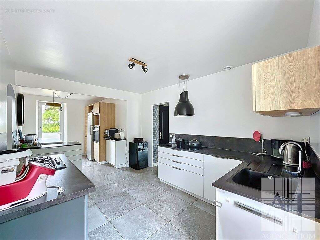 Maison à LONGUEFUYE