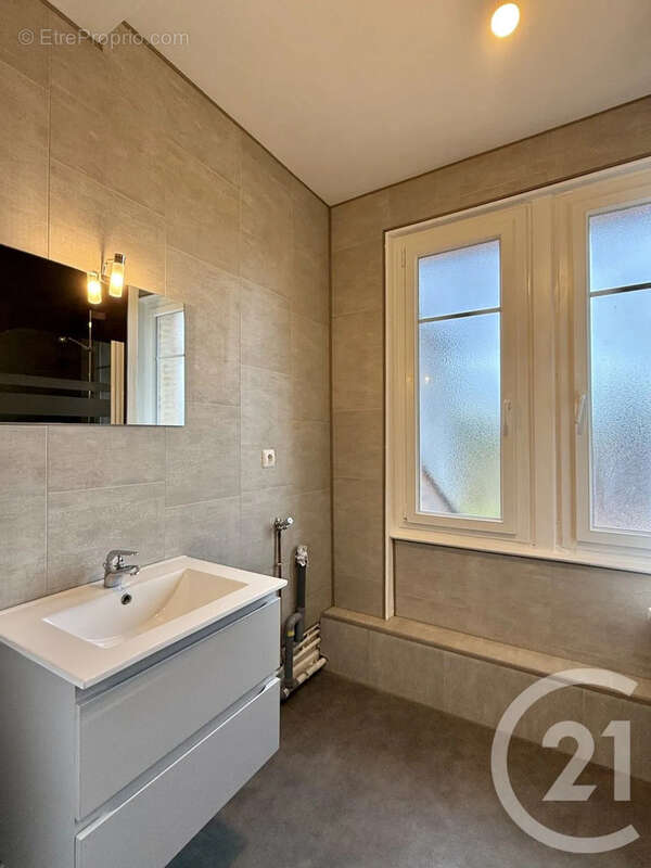 Appartement à YZEURE