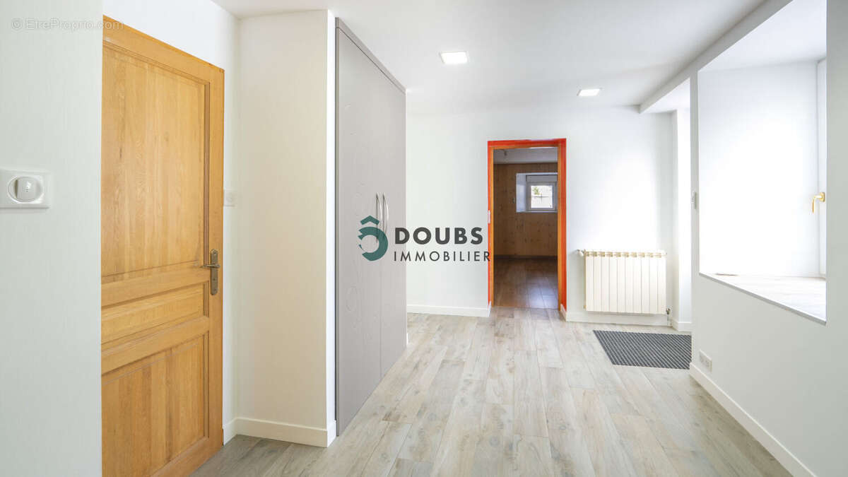 Maison à SAINT-JULIEN-LES-RUSSEY