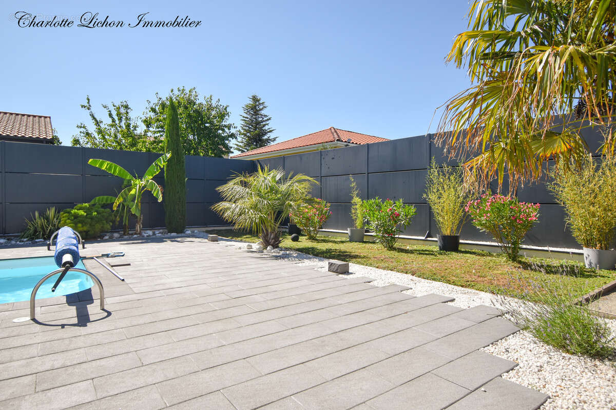 Maison 208 m2 - 292 m2 au sol - 5 chambres - véranda - garage - piscine  - cour et jardin - photo 31