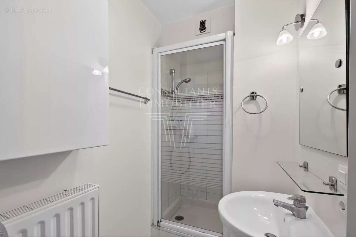 Appartement à COURBEVOIE