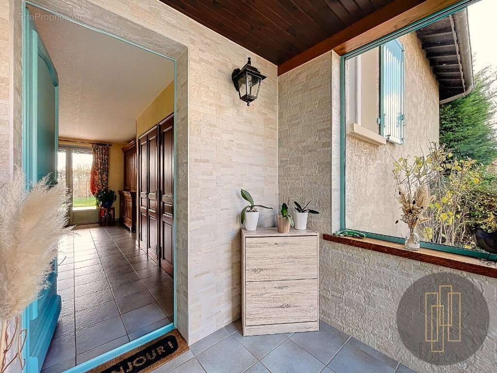 Maison 4 chambres avec dependances - photo 10