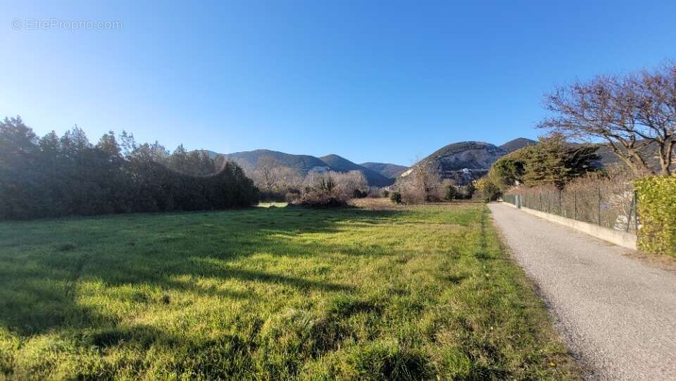Terrain 595 m² à Cruas  - photo 4