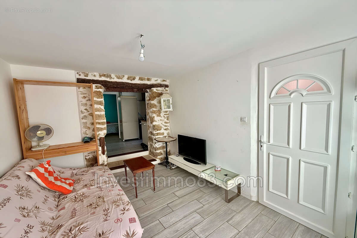 Appartement 32 m² à Barjols  - photo 2