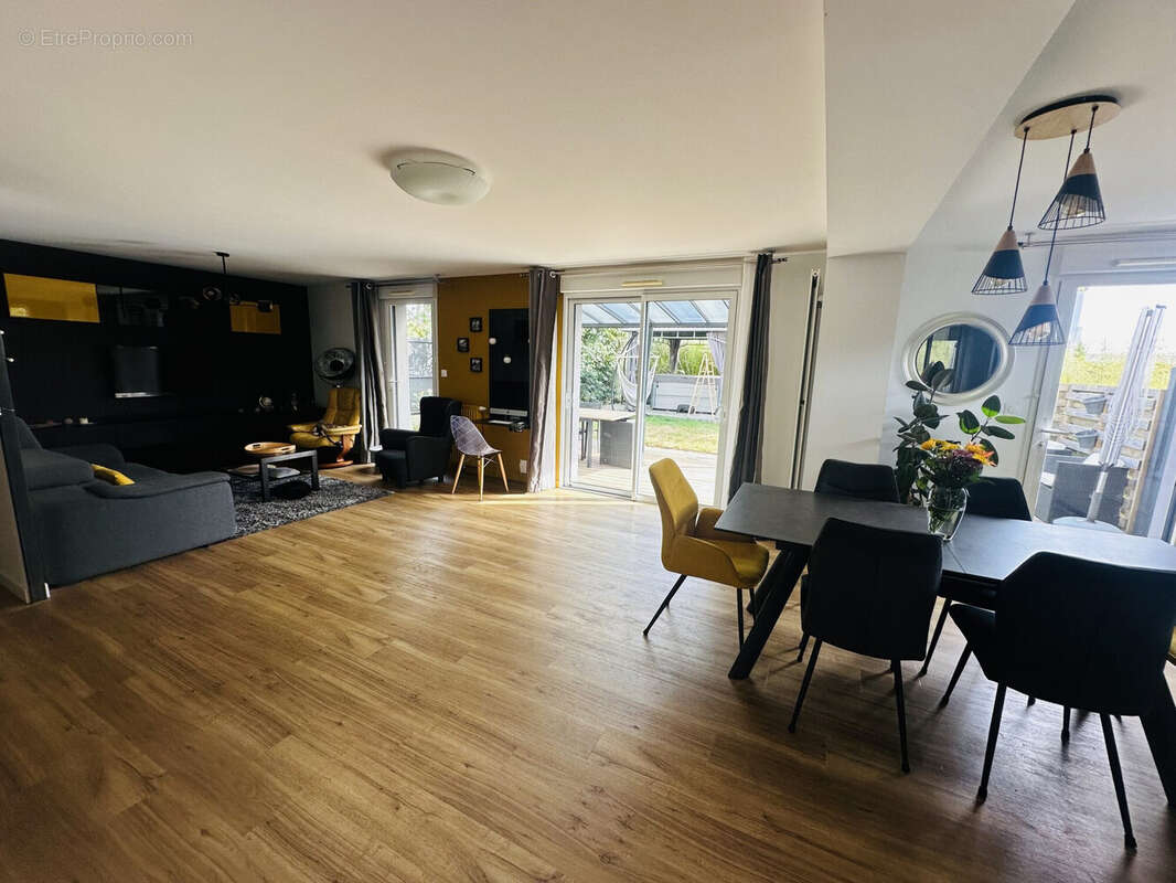 Maison 129 m² à La Chapelle-Des-Fougeretz  - photo 6