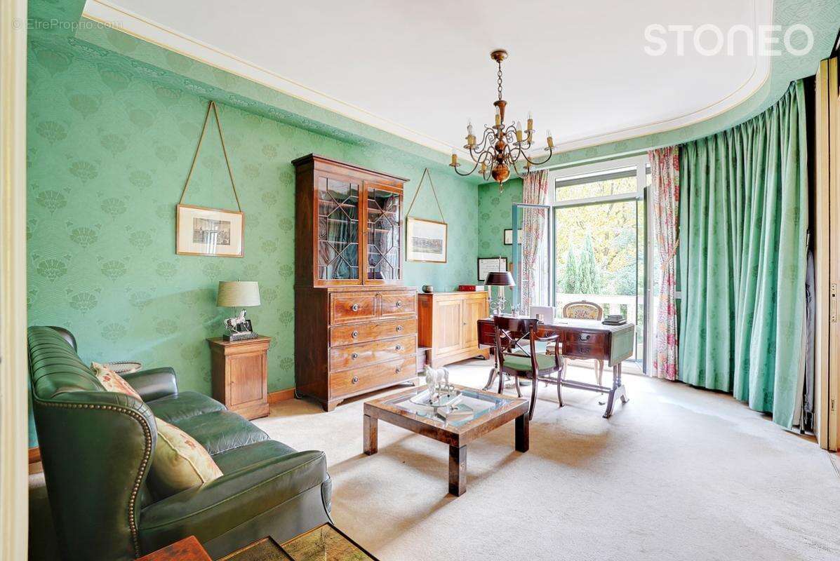 Appartement à NEUILLY-SUR-SEINE