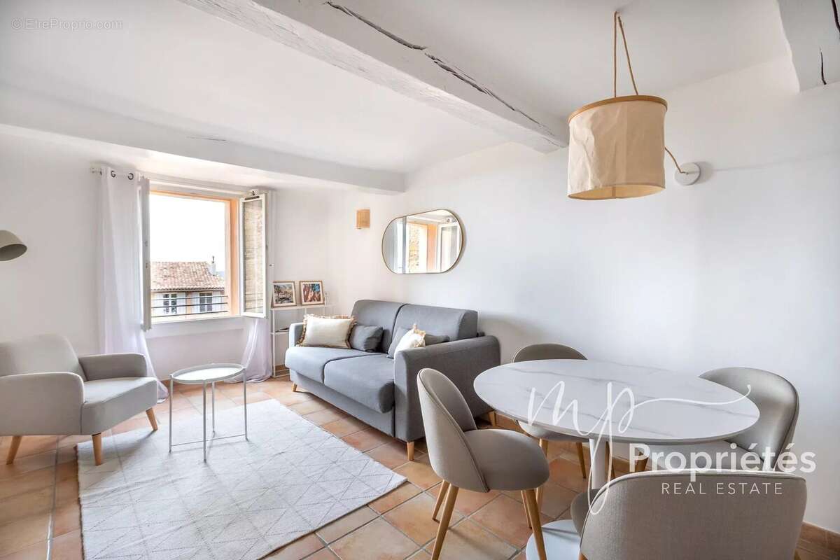 Appartement à BORMES-LES-MIMOSAS
