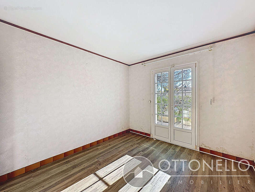 Maison à ROQUEBRUNE-SUR-ARGENS