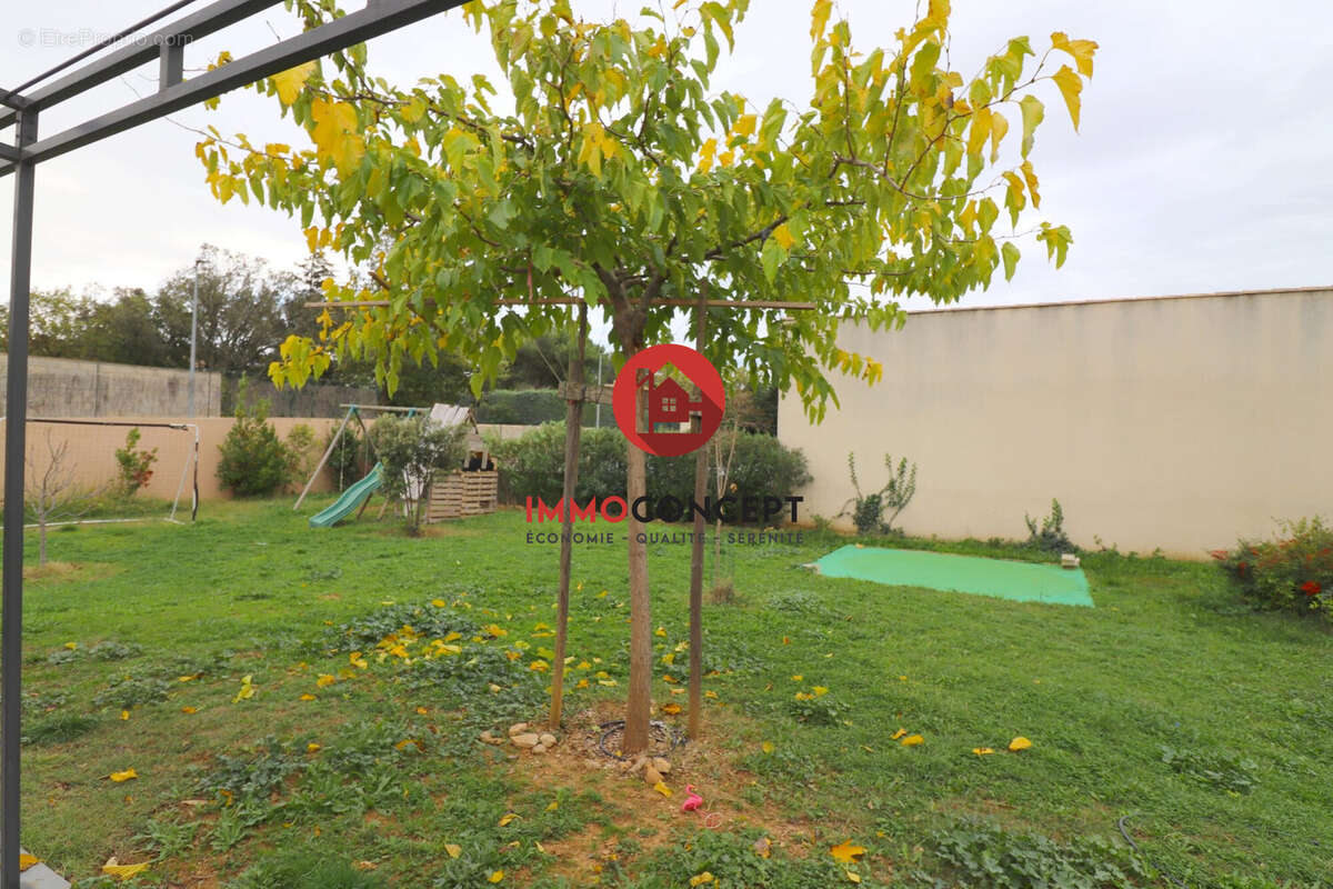Maison à LAUDUN-L&#039;ARDOISE