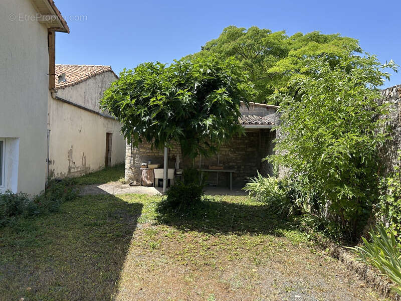 Maison à PAMPROUX