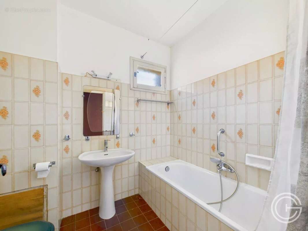 Maison à SAINT-LAURENT-DU-VAR