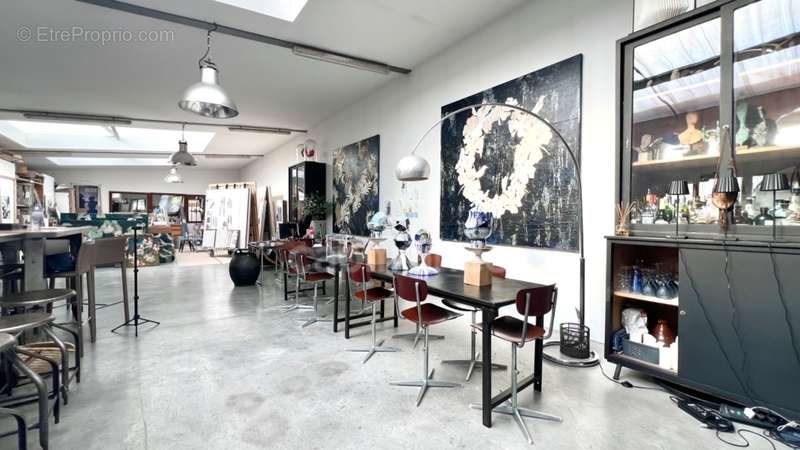 Commerce à AIGUES-MORTES