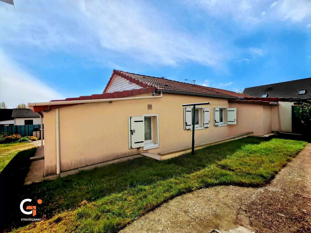 Maison à SAINT-ETIENNE-DU-ROUVRAY