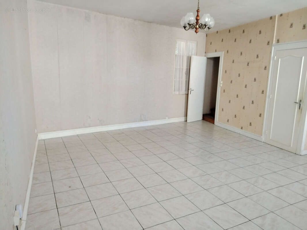 Appartement à COUTRAS