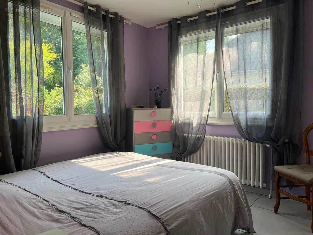 Photo 9 - Maison à LE MESNIL-SAINT-DENIS