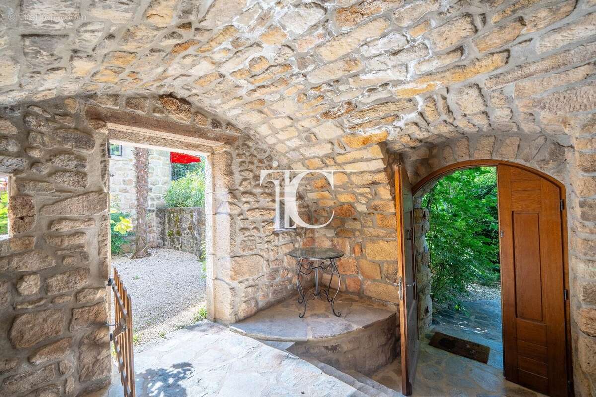 Maison à LABLACHERE