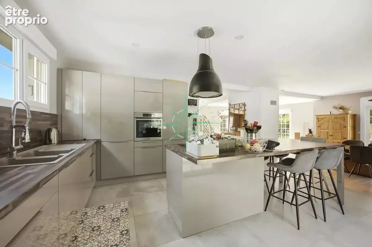 Propriété familiale de 185 m2 avec piscine, sans vis-à-vis. - photo 5