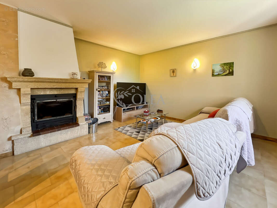 Maison 98 m² à Saint-Marcel-De-Careiret  - photo 6