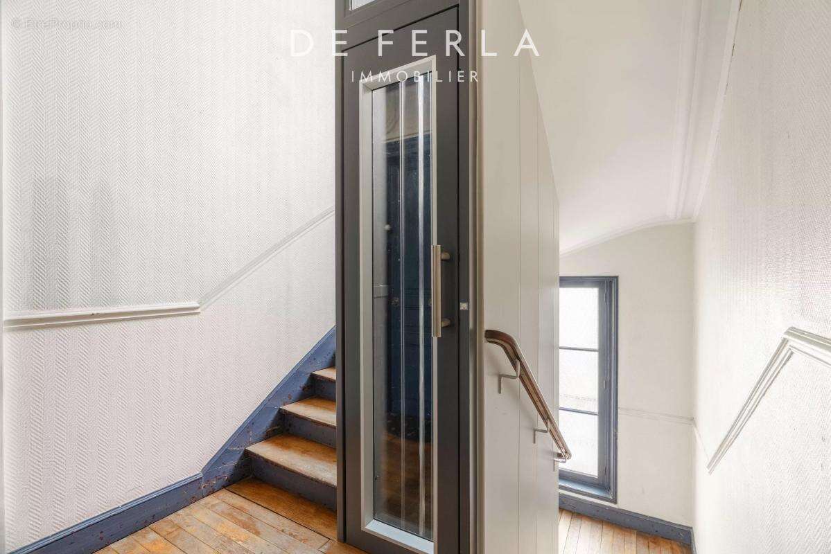 Appartement à PARIS-14E