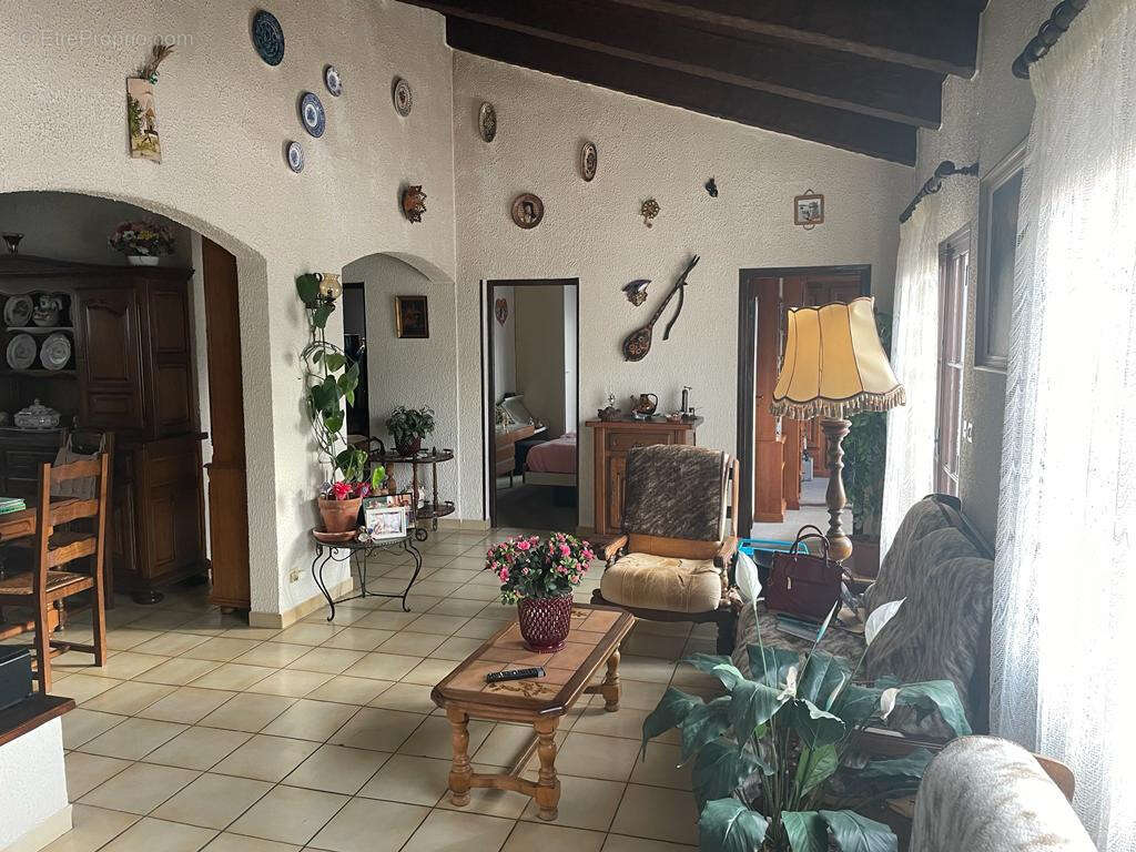 Maison à CASTAGNIERS