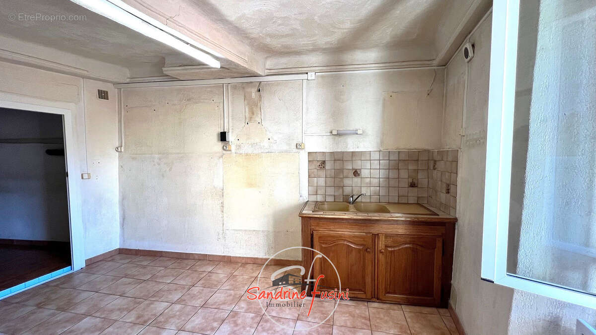 Appartement à SAINT-LAURENT-DU-VAR
