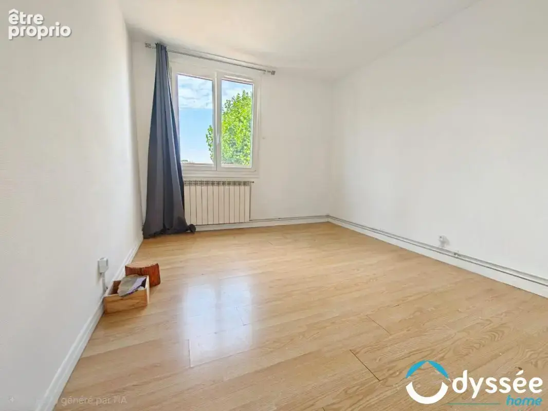 À vendre - Appartement T4 traversant de 73,97 m² avec cave e - photo 6