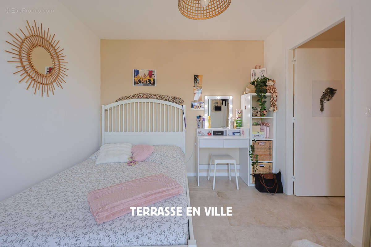 Maison à SAINT-CYR-SUR-MER