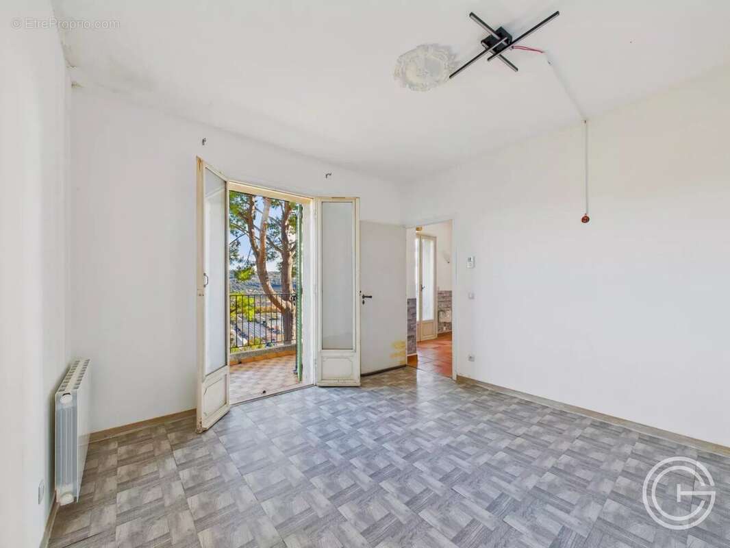 Maison à SAINT-LAURENT-DU-VAR