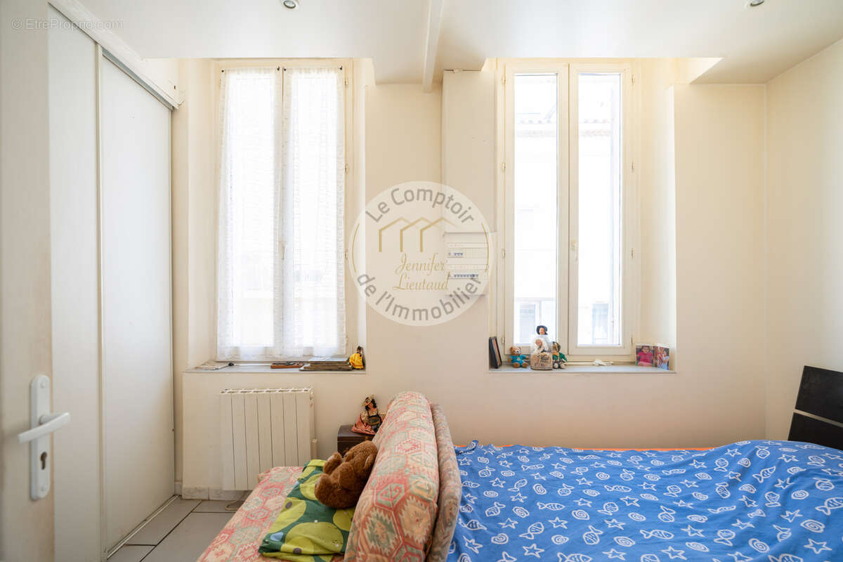 MAZARGUES: Maison de village avec jardin   Un bien aux multiples possibilités - photo 11