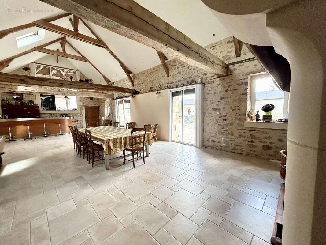   - Maison à SEICHES-SUR-LE-LOIR