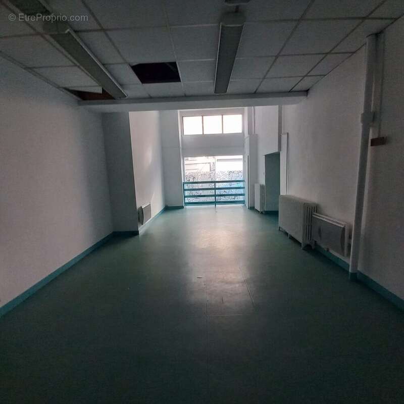 PLATEAU 2 FACADE G - Commerce à NANTES