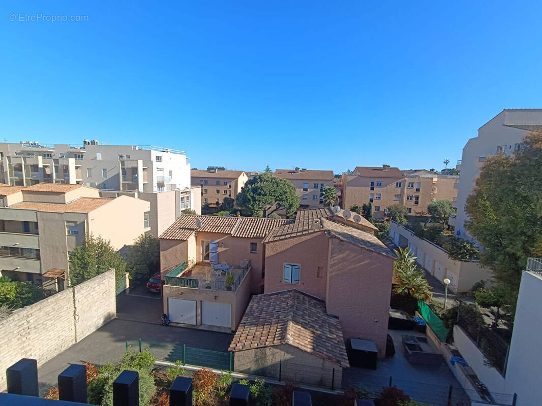 Appartement à SAINT-LAURENT-DU-VAR