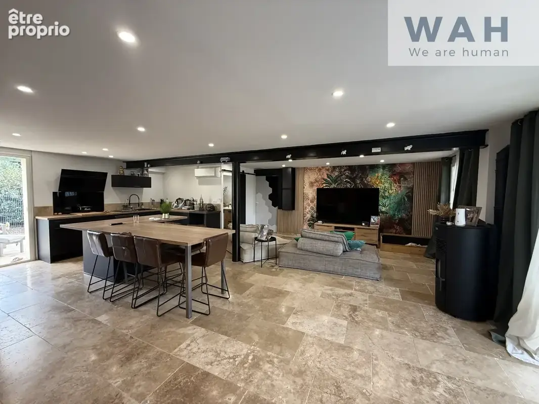 Maison 8 pièces de 219 m2 avec piscine, garage et logement indépendant à Rodilhan - photo 2