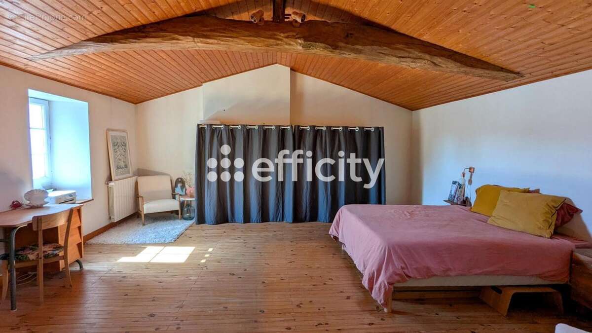Maison 210 m² à Angeac-Champagne  - photo 2