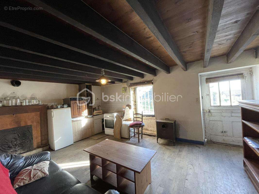 Maison en pierre à rénover au coeur d'un hameau paisible de Taupont - photo 4