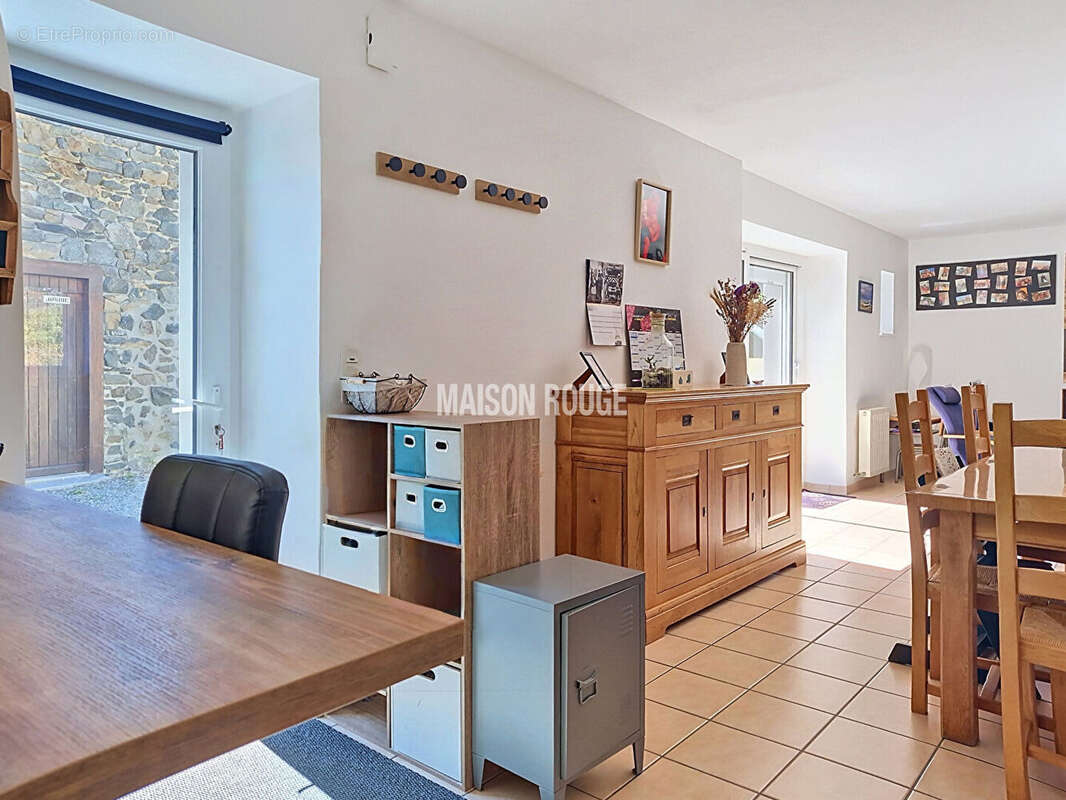 Une maison de caractère à Hillion avec dépendance et jardin - photo 2