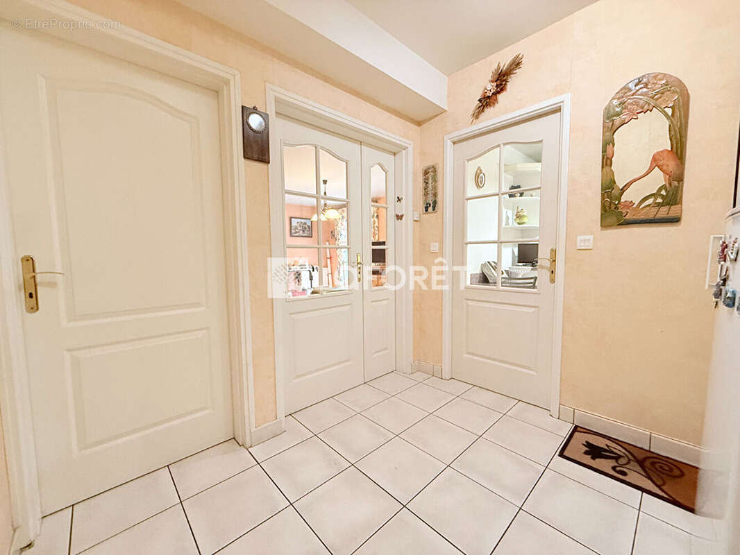 Appartement à LAMORLAYE