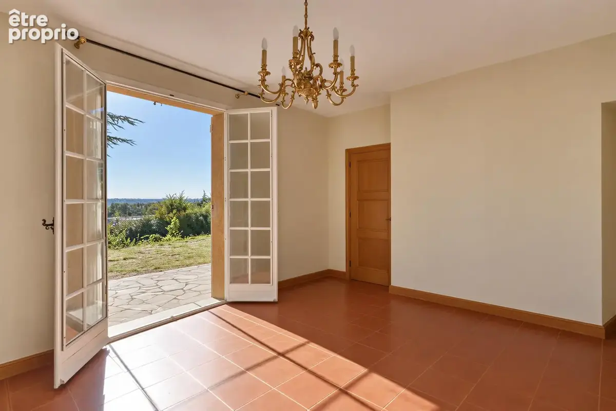 Panorama exceptionnel pour cette propriété de 300m2 sur 3 300m2 de terrain. - photo 5