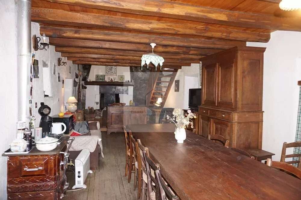 Maison à SAINT-GERMAIN-DE-CALBERTE