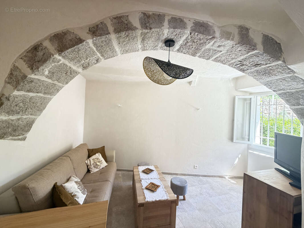 Maison à AIGUINES